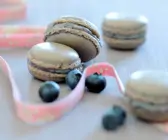 Macarons mit Heidelbeeren