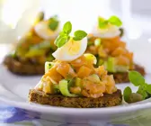 Lachs-Häppchen mit Ei