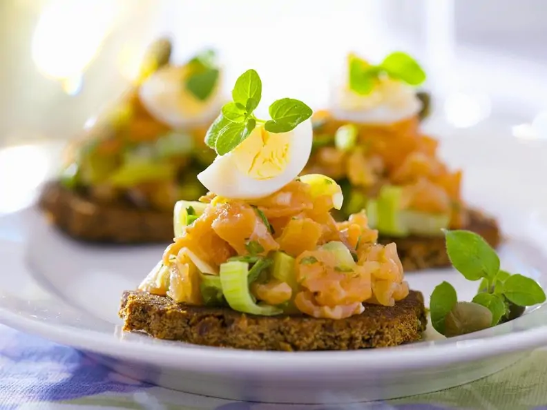 Lachs-Häppchen mit Ei