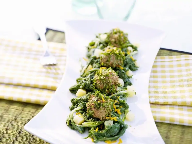 Gemüse mit Wurstbällchen