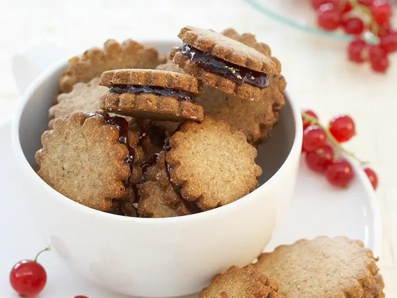 Vollkornplätzchen mit Chia-Marmelade