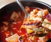 Meeresfrüchtesuppe mit Tofu