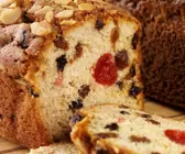 Orangen-Früchtekuchen mit Mandeln
