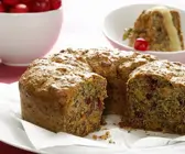 Mandelkuchen mit Beeren