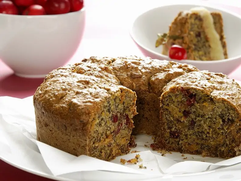 Mandelkuchen mit Beeren