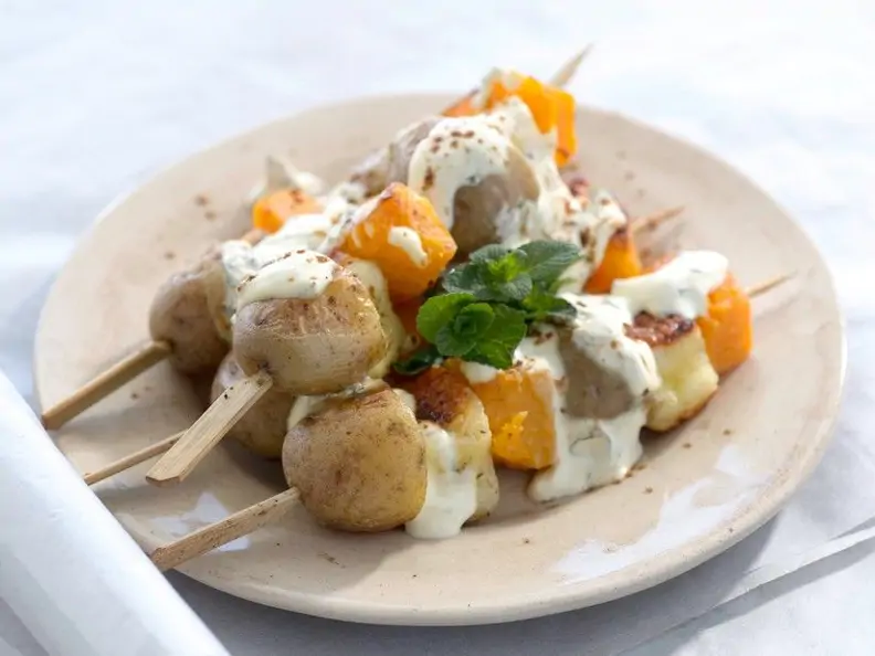 Vegetarische Grillspieße mit Halloumi