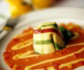 Nudeltasche mit Tomatensauce