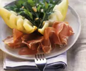 Honigmelone mit Schinken und Rucola