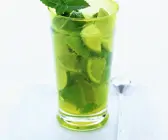Limetten-Melisse-Cocktail