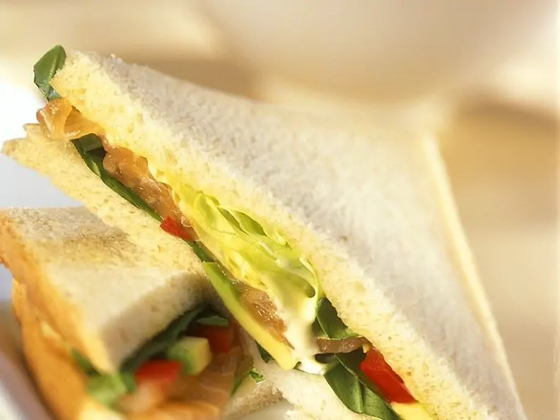 Sandwich mit Lachs und Avocado