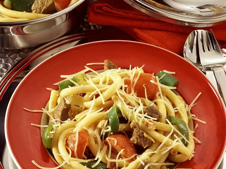 Gemüsenudeln mit Rindfleisch