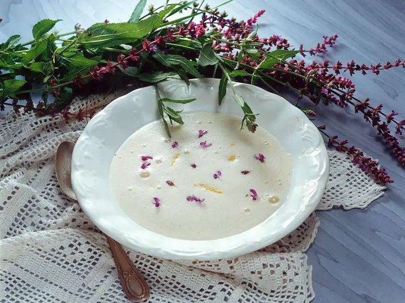 Weincremesuppe