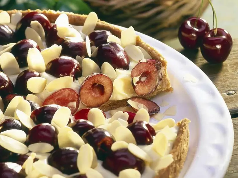 Kirschtarte mit Mandeln
