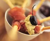 Schinken-Grissini mit Artischockencreme
