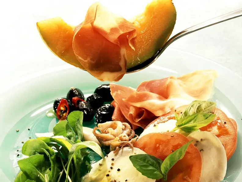 Antipasti mit Mozzarella