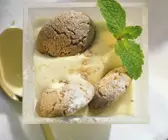 Zabaione mit Mandelkeksen