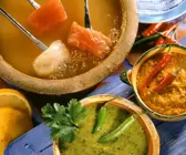 Fondue mit Fisch und Saucen