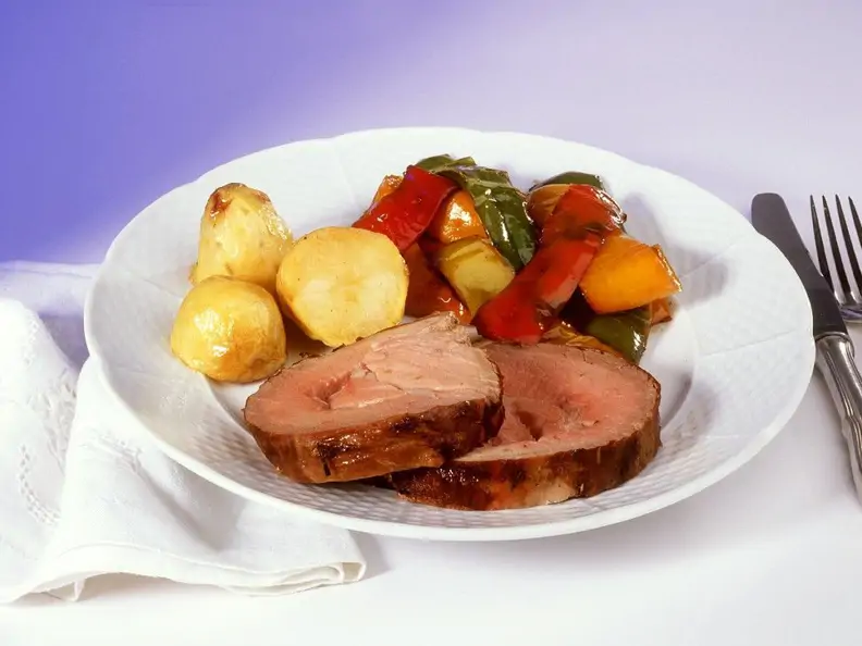 Schweinerollbraten mit Gemüse