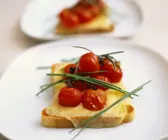 Toast mit Käse und Tomaten