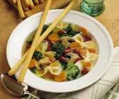 GEmüse-Nudelsuppe