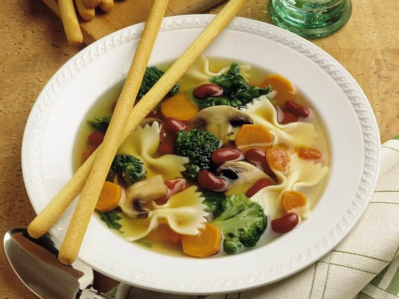 GEmüse-Nudelsuppe
