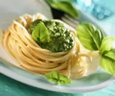 Nudeln mit Basilikumpesto