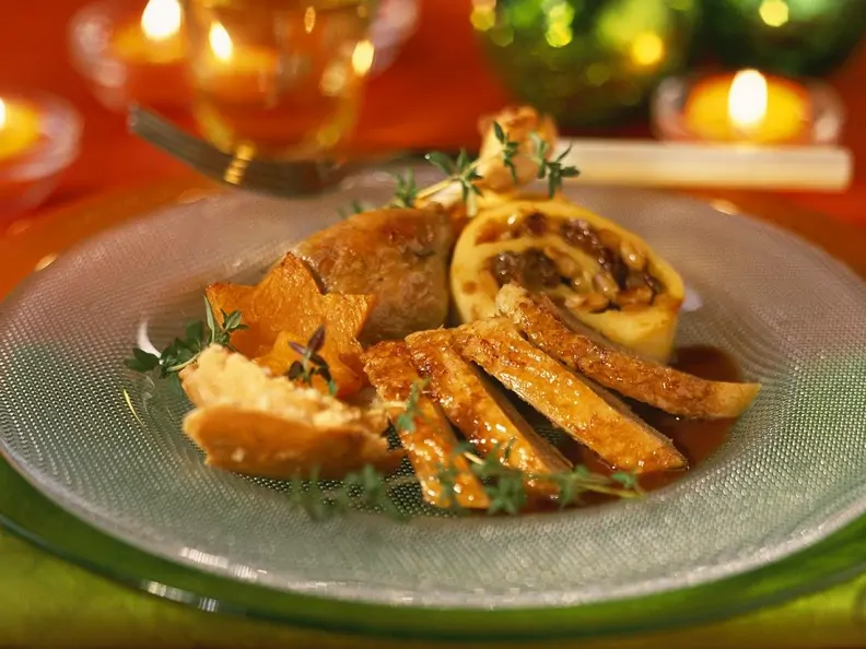 Ente mit Kartoffelröllchen
