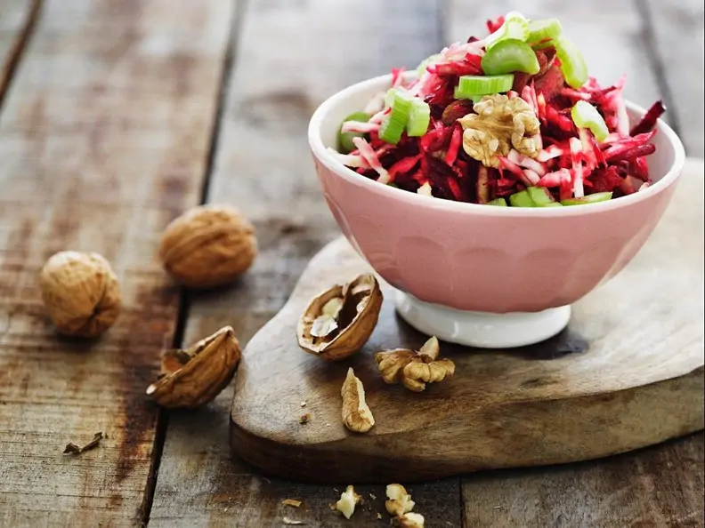 Sellerie-Rotkohlsalat
