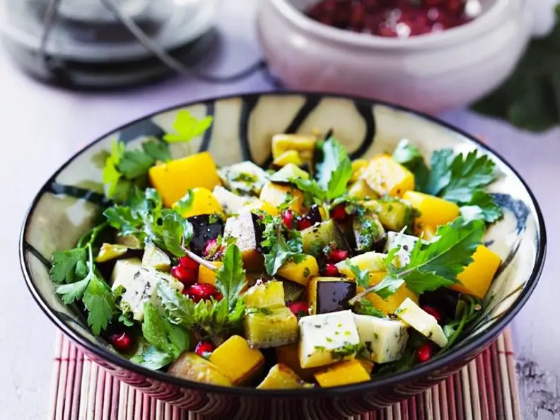 Kürbissalat mit Aubergine und Käse