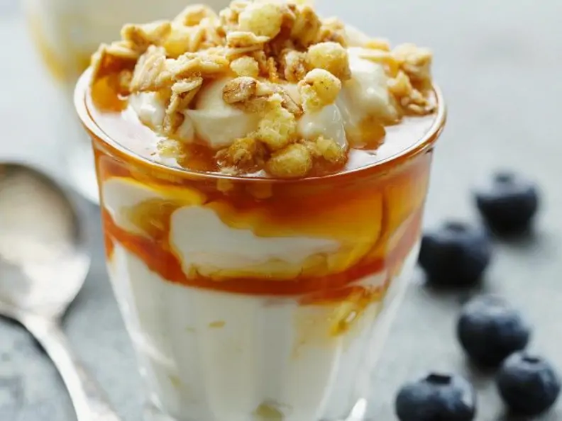 Joghurtcreme mit Haferflocken und Honig