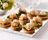 Mit Gin marinierte Lachs-Häppchen