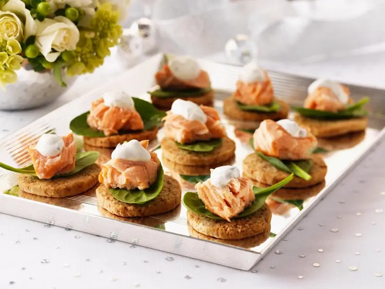 Mit Gin marinierte Lachs-Häppchen