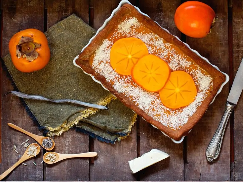Veganer Kaki-Kuchen mit Chia-Samen