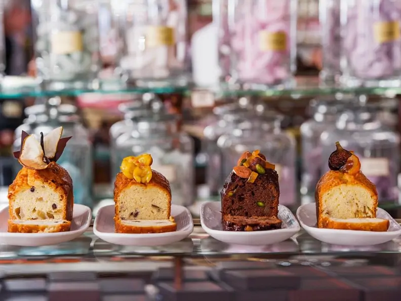 Vier kleine Kastenkuchen