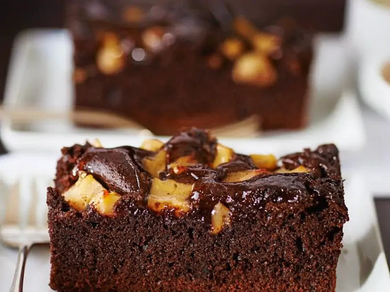 Schokoladenkuchen mit Birne