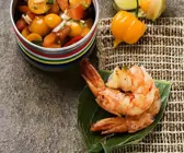 Shrimps mit fruchtiger Salsa