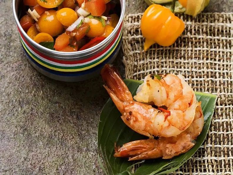 Shrimps mit fruchtiger Salsa