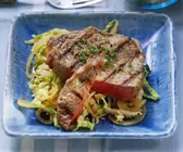 Steaks vom Grill mit Wirsinggemüse