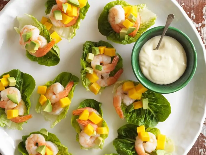 Salat-Häppchen mit Shrimps