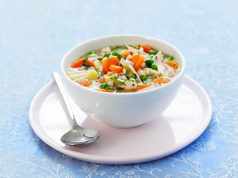 Hähnchen-Gemüsesuppe