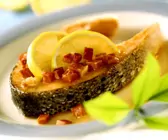Lachs aus Asturien mit Schinkenwürfeln