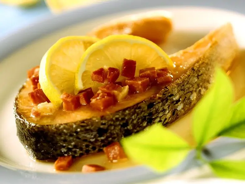 Lachs aus Asturien mit Schinkenwürfeln