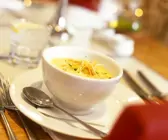 Cremige Kartoffelsuppe mit Chili und Ingwer