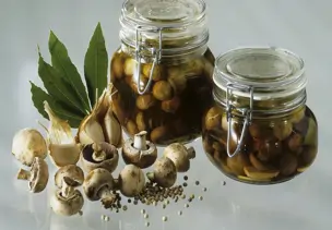 Eingelegte Champignons