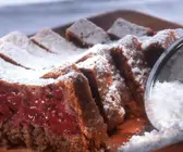 Süßer Schwarzbrot-Kirschkuchen