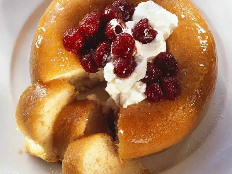 Getränkter Savarin
