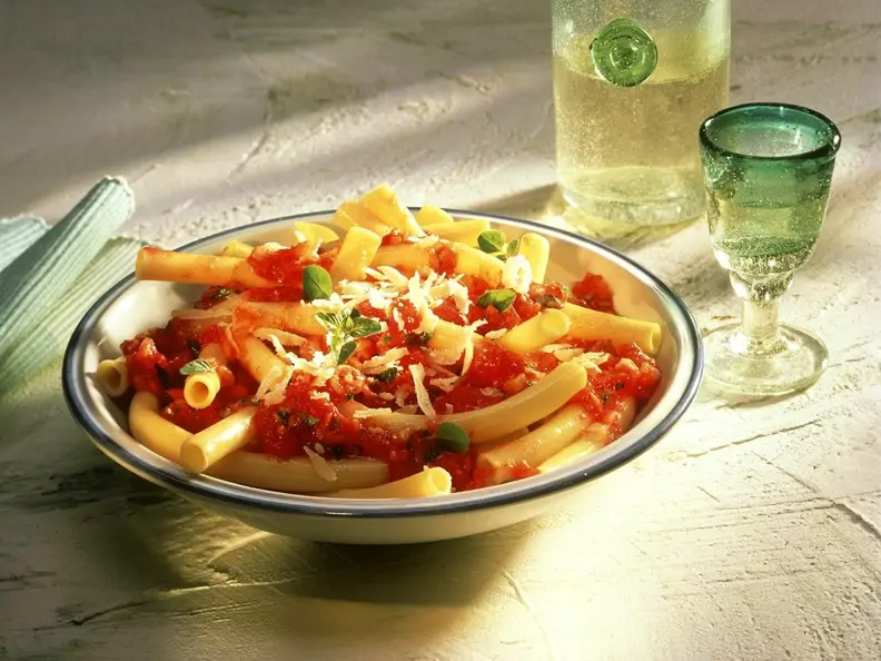 Makkaroni mit Tomatensauce