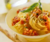 Spaghetti mit Gemüsesauce