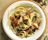 Spaghetti mit würziger Tomatensauce