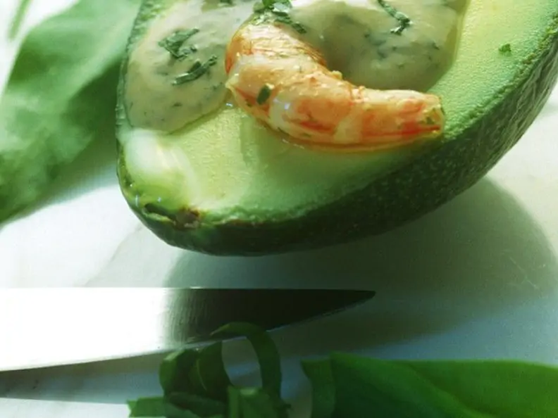 Gefüllte Avocado mit Bärlauch